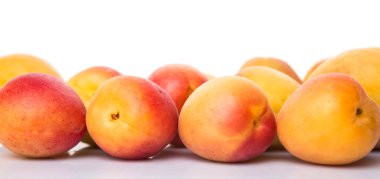 Olgun kayısı meyve