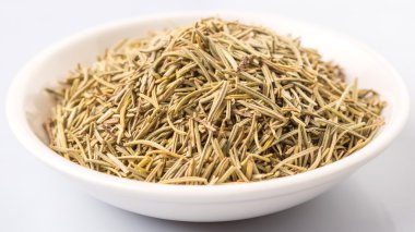 kurutulmuş biberiye otlar