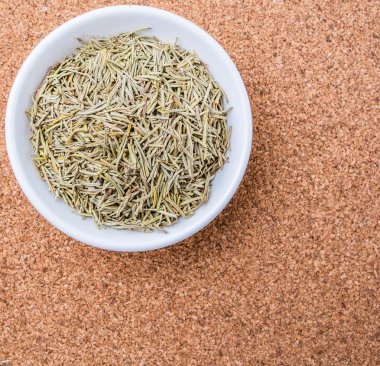 kurutulmuş biberiye otlar