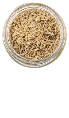 Biberiye otlar bir mason kavanoza beyaz arka plan üzerinde kurutulmuş