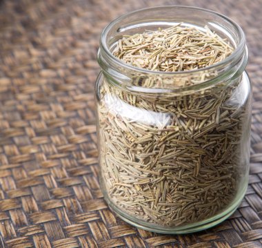 kurutulmuş biberiye otlar