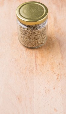 kurutulmuş biberiye otlar