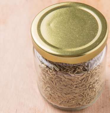 kurutulmuş biberiye otlar