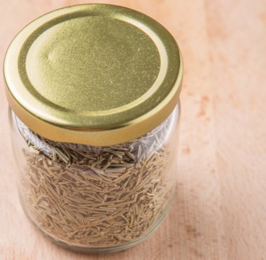 kurutulmuş biberiye otlar