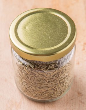 kurutulmuş biberiye otlar