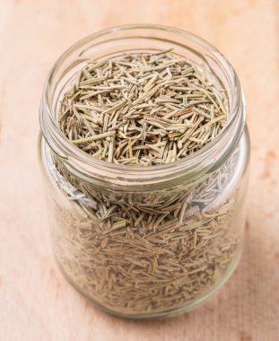 kurutulmuş biberiye otlar