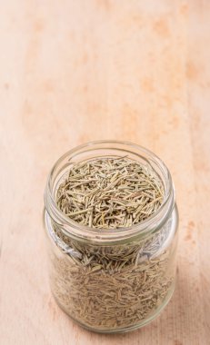 kurutulmuş biberiye otlar