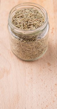 kurutulmuş biberiye otlar