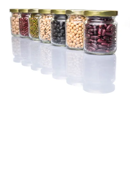 豆类品种在梅森罐子里 — 图库照片