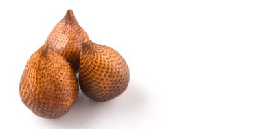 Salak meyve ya da yılan beyaz arka plan üzerinde meyve