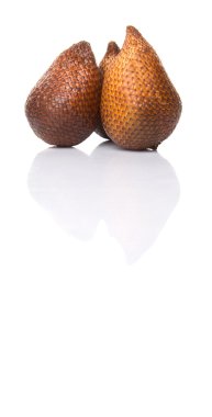 Salak meyve ya da yılan beyaz arka plan üzerinde meyve