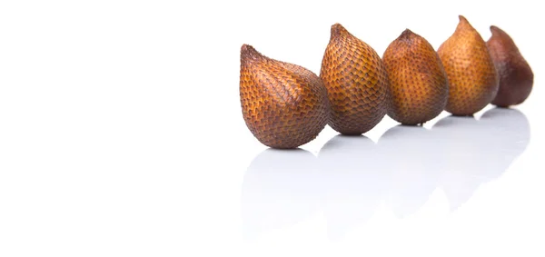 Salak Frutas Cobras Sobre Fundo Branco — Fotografia de Stock