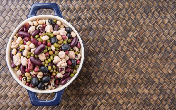 Mix Bean In Blue Pot — 图库照片