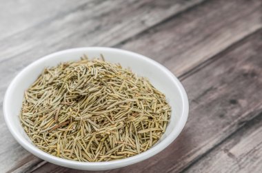 kurutulmuş biberiye otlar