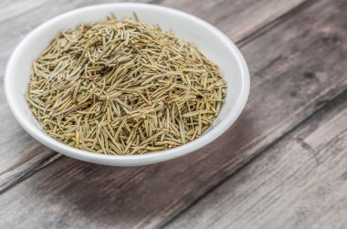 kurutulmuş biberiye otlar