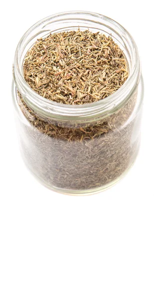 Kekik otlar bir mason kavanoza beyaz arka plan üzerinde kurutulmuş