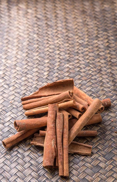 Cinnamon Stick Spice Wicker Background — Stock Photo, Image