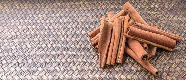 Cinnamon Stick Spice Wicker Background — Stock Photo, Image