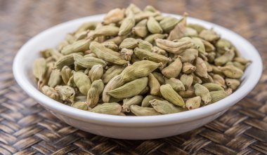 Kakule baharat beyaz kase