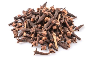 Karanfil baharat beyaz arka plan üzerinde