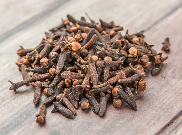 Clove Spices Weathered Wooden Background — Stock Photo, Image