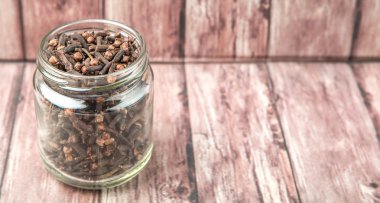 Mason kavanoza karanfil baharat