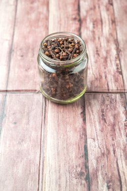 Mason kavanoza karanfil baharat