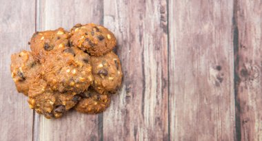 Ev yapımı çikolatalı kurabiyeler.