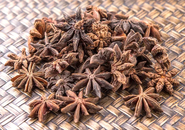 Star Anise Spice Wicker Background — Stock Photo, Image