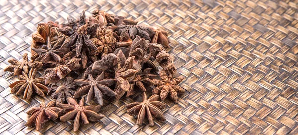 Star Anise Spice Wicker Background — Stock Photo, Image