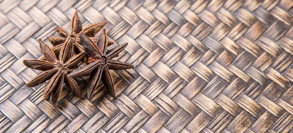 Star Anise Spice Wicker Background — Stock Photo, Image