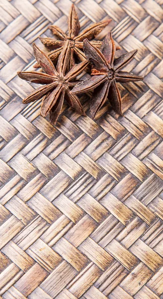 Star Anise Spice Wicker Background — Stock Photo, Image