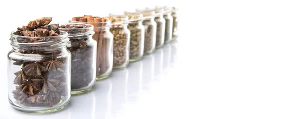 Cardamom Star Anise Cinnamon Clove Coriander Seed Spices Parsley Thyme — Stock Photo, Image