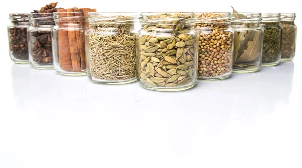 Cardamom Star Anise Cinnamon Clove Coriander Seed Spices Parsley Thyme — Stock Photo, Image