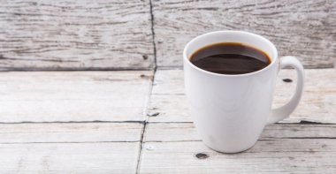 bir fincan sıcak kahve