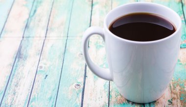 bir fincan sıcak kahve