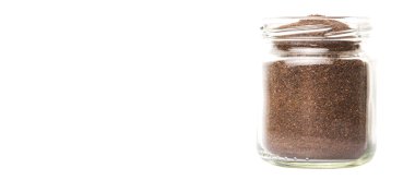 Çay yaprakları Mason kavanoza işlenen