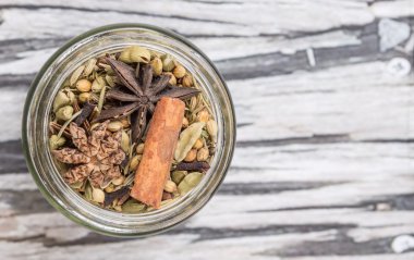 Otlar ve baharatlar Mason kavanoza mix