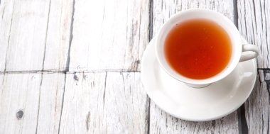 Çay yıpranmış arka plan üzerinde