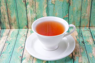 Çay yıpranmış arka plan üzerinde