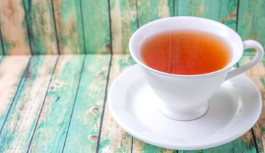 Çay yıpranmış arka plan üzerinde