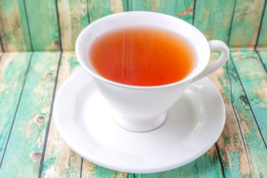 Çay yıpranmış arka plan üzerinde