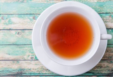 Çay yıpranmış arka plan üzerinde