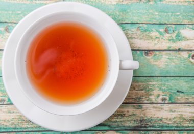 Çay yıpranmış arka plan üzerinde