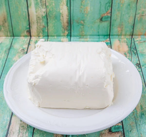 Um bloco de queijo creme — Fotografia de Stock