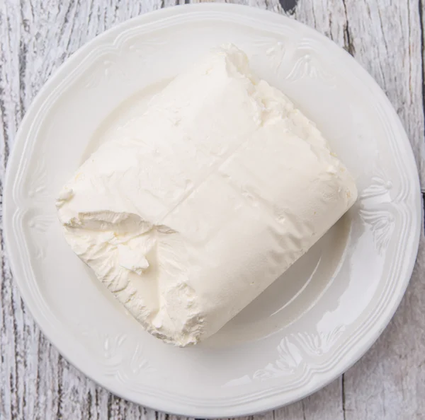 Um bloco de queijo creme — Fotografia de Stock