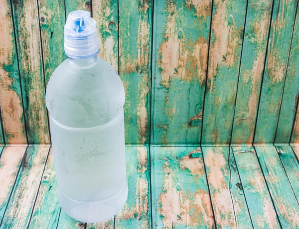 Una bottiglia di acqua minerale — Foto Stock