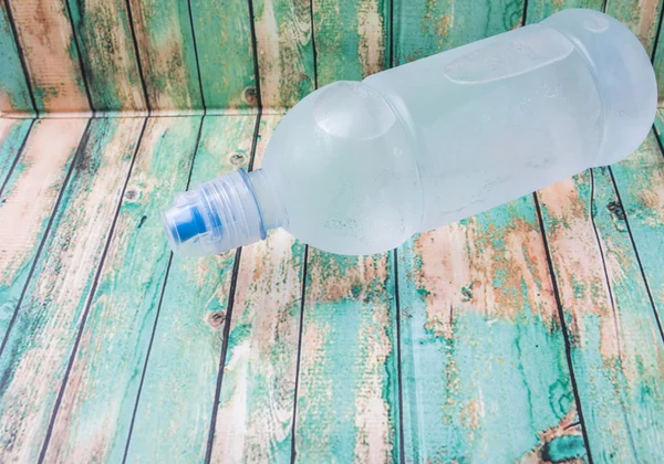 Eine Flasche Mineralwasser — Stockfoto