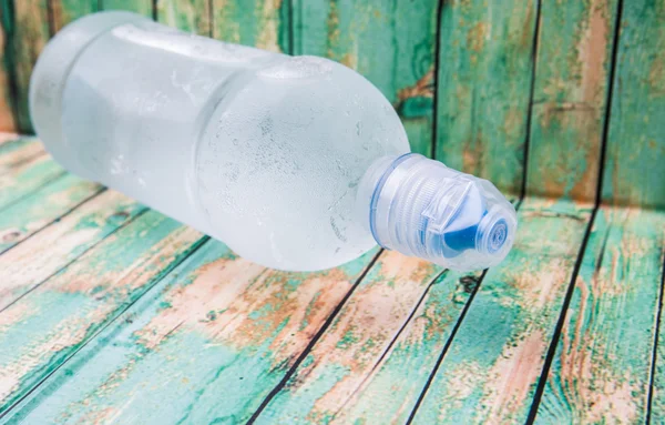 Eine Flasche Mineralwasser — Stockfoto