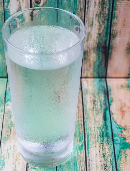 Un bicchiere d'acqua — Foto Stock